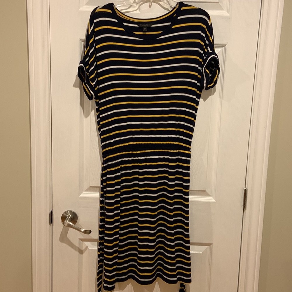 Banana Republic navy and yellow dress. Belts at waist.  Super comfy.Mint shape!